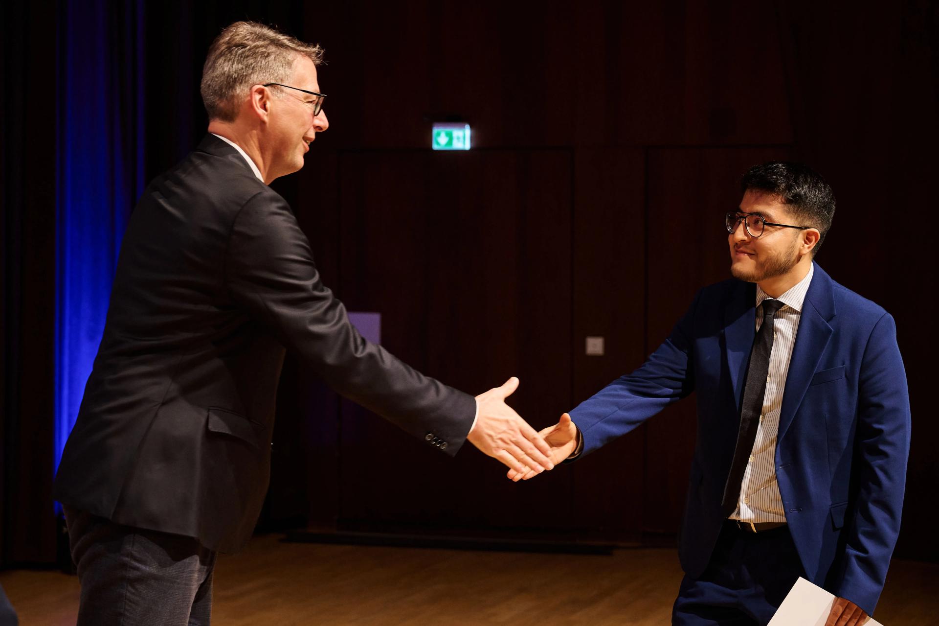 Receiving the Research Excellence Certificate from Markus Blume